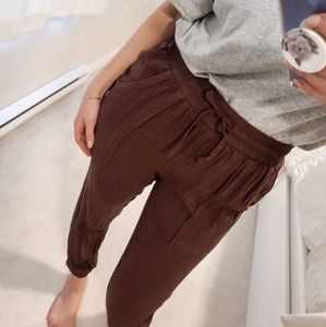 AMERICAN EAGLE OUTFITTERS BURGUNDY JOGGERS